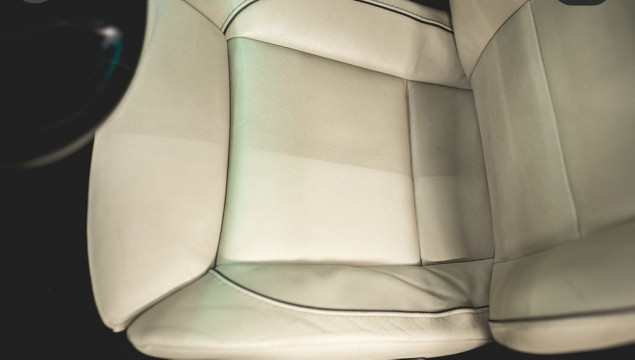 Detailing auto